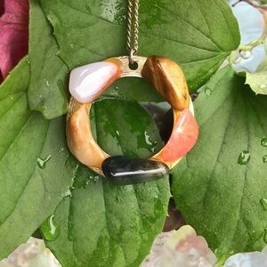 Vintage Natural Polished Gem Stone Pendant & Chain Gold Tone